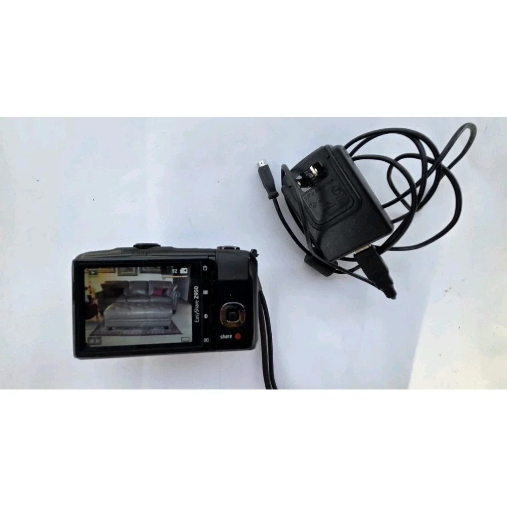 Kodak EasyShare Z950 12.0 MP Digital Camera, Battery & Charger Included